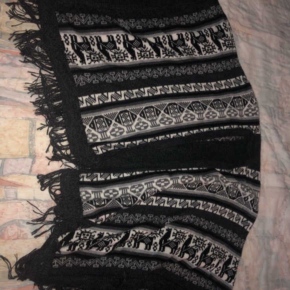 Super cute Poncho. - Picture 6 of 8